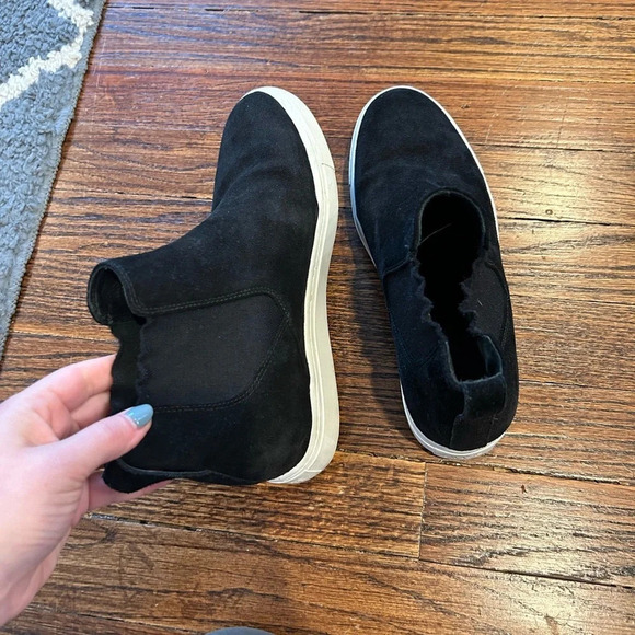 VINCE Suede Pull On Sneaker - Picture 4 of 7